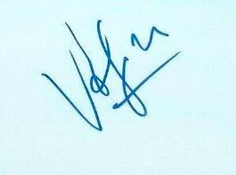 Virginie Efira signature