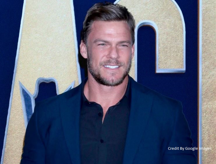 Alan Ritchson 