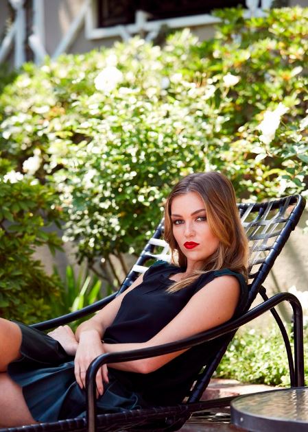 Lili Simmons style