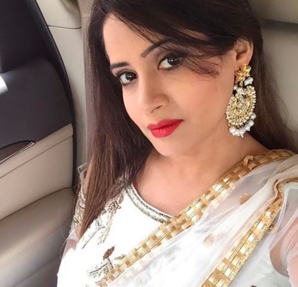 Miss Pooja fashion

