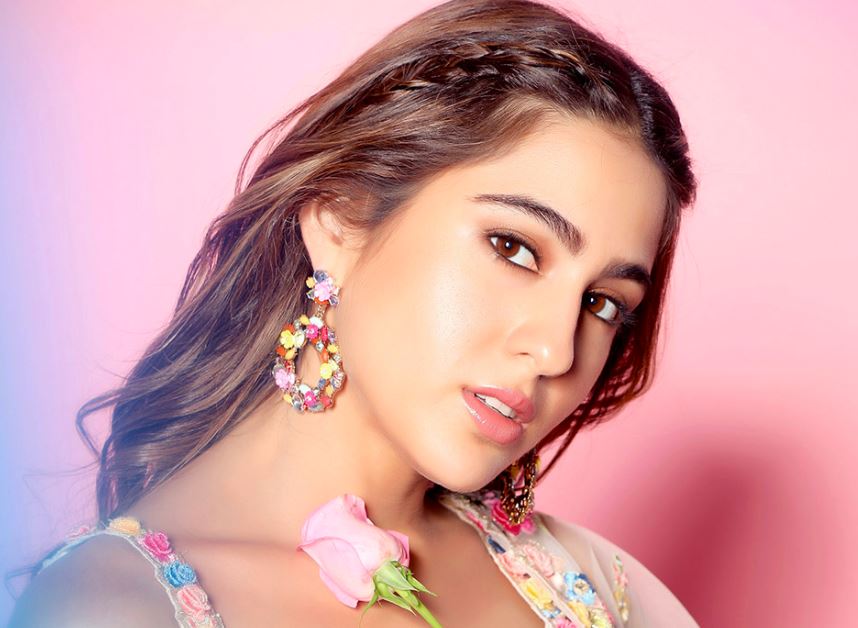 Sara Ali Khan Age, Height, Boyfriend, Father, Net Worth, Biography