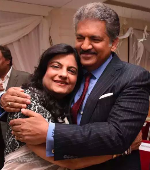 Anand Mahindra with sister