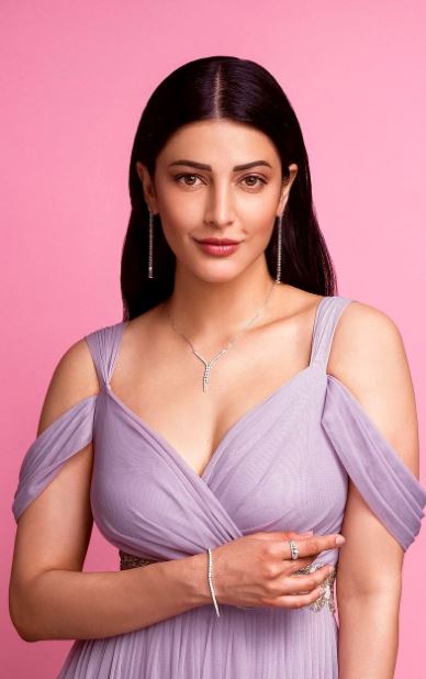 shruti haasan looks